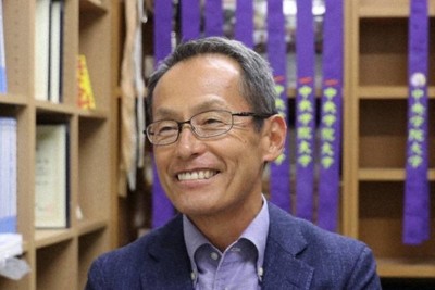 箱根駅伝に向け「1年間かけて追求してきた各区間後半の粘り強い走りを見せたい」と意気込む川崎監督＝千葉県我孫子市の中央学院大で、早稲田大・竹中百花撮影