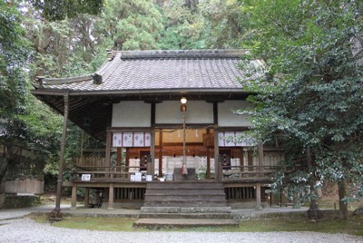 葛木御歳神社拝殿＝御所市東持田で