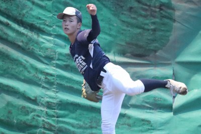 海星の鰐川隆夫投手＝長崎市で2025年11月12日午後5時9分、川島一起撮影