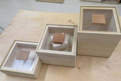 中が見える桐の米びつ＝福岡県古賀市で2025年10月16日午後3時46分、井上和也撮影