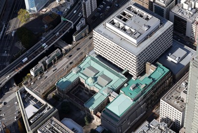 日本銀行本店（日銀本店）＝東京都中央区で2025年12月13日午前10時59分、本社ヘリから幾島健太郎撮影