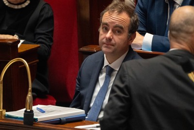 フランスでは39歳のルコルニュ首相のもと、綱渡りの政局運営が続く（仏国民議会で10月28日、Bloomberg）