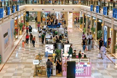高級品などへの旺盛な個人消費がインドの高成長をけん引している（ニューデリーのショッピングモール）(Bloomberg)