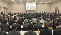 衆院第1議員会館の大会議室で開かれた「スルガ銀行不正融資・調停結果報告会」には国会議員、議員秘書合わせて約90人が集まった＝東京都千代田区で2025年12月15日午後6時、今沢真撮影