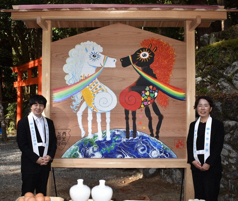 輝く瞳、訴える平和 発祥の社へ大絵馬奉納 東吉野・丹生川上神社中社