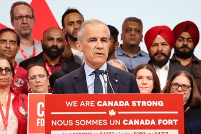 支持者の前で勝利演説するカナダのマーク・カーニー首相＝2025年4月29日、八田浩輔撮影