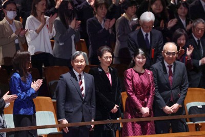 天皇ご一家、バレエ公演鑑賞　新国立劇場で「くるみ割り人形」
