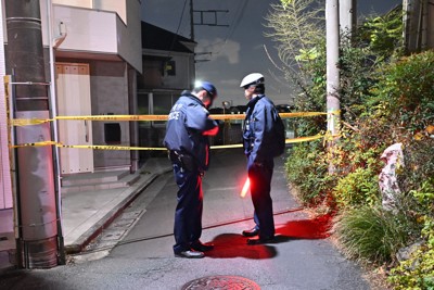母子4人が意識不明で搬送　無理心中図ったか　西東京の住宅で発見