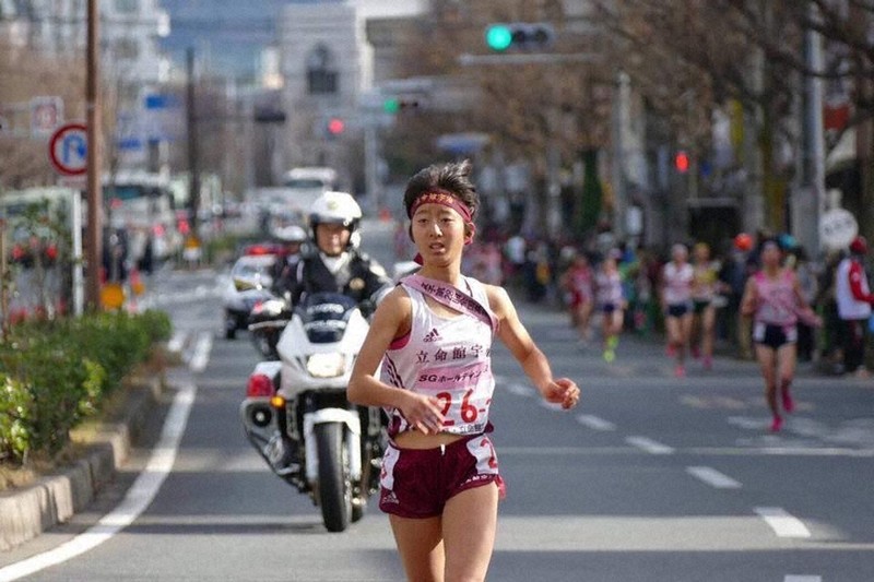 選手として走った都大路 白バイで先導 京都府警の寸田桜さん | 毎日新聞