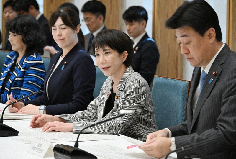 毎日新聞世論調査：外国人対応、内閣支持率支え 土地取得・マナー違反