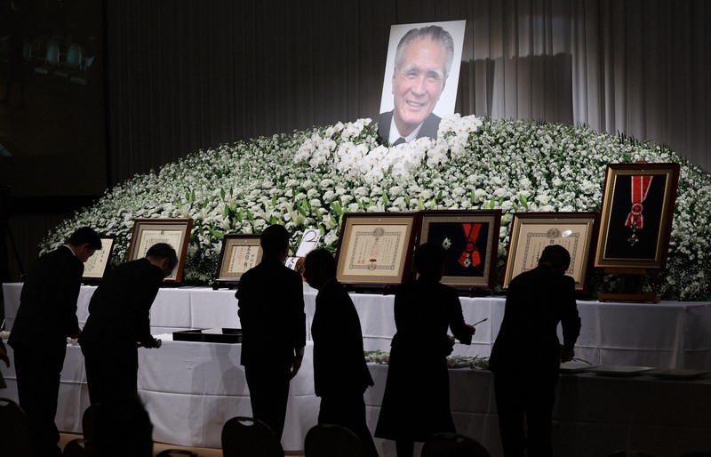 村山元首相お別れの会 平和主義の「トンちゃん」悼み600人参列 | 毎日新聞