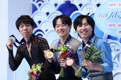 鍵山、佐藤、三浦 五輪へ羽ばたく「三羽ガラス」 全日本フィギュア