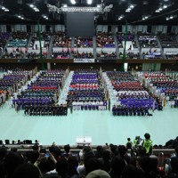 開会式で選手宣誓をする長野東の田畑陽菜＝京都市右京区の京都市体育館で2025年12月20日、長澤凜太郎撮影