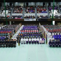 開会式で選手宣誓をする長野東の田畑陽菜＝京都市右京区の京都市体育館で2025年12月20日、長澤凜太郎撮影