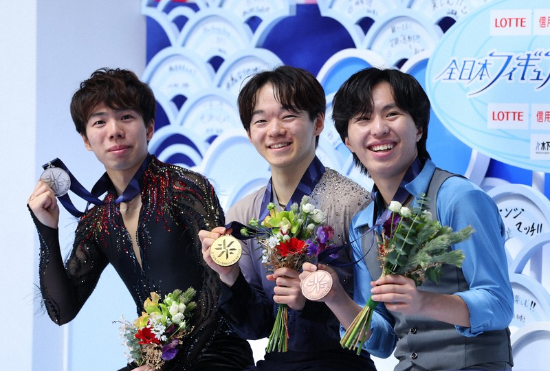 全日本フィギュア男子 同世代が表彰台 鍵山優真、佐藤駿、三浦佳生