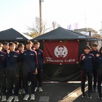 レースに向けて意気込む和歌山北の選手たち＝京都市右京区西京極新明町のたけびしスタジアム京都で2025年12月20日午後2時38分、恒成晃徳撮影