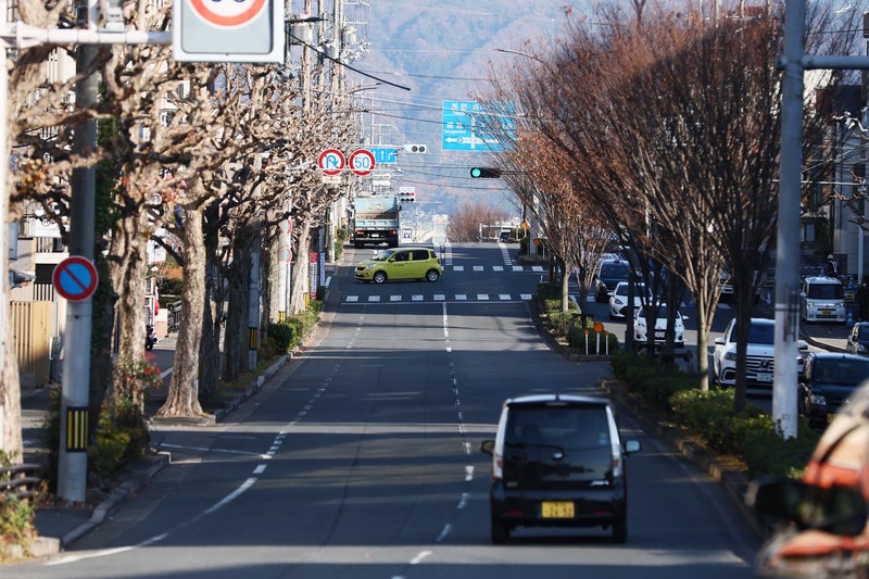 学法石川がトップで６区へ