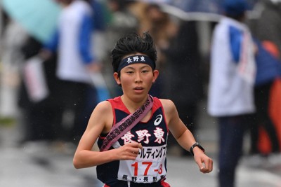 3区、力走する長野東の真柴愛里＝京都市内で2025年12月21日、久保玲撮影