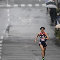 5区、先頭で独走する長野東の今井玲那＝京都市内で2025年12月21日、久保玲撮影