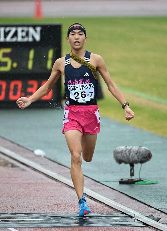 全国高校駅伝2025 男子全チームのフィニッシュ [写真特集1/57] | 毎日新聞