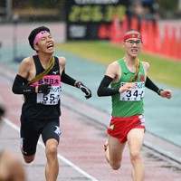 全国高校駅伝2025 男子全チームのフィニッシュ [写真特集1/57] | 毎日新聞