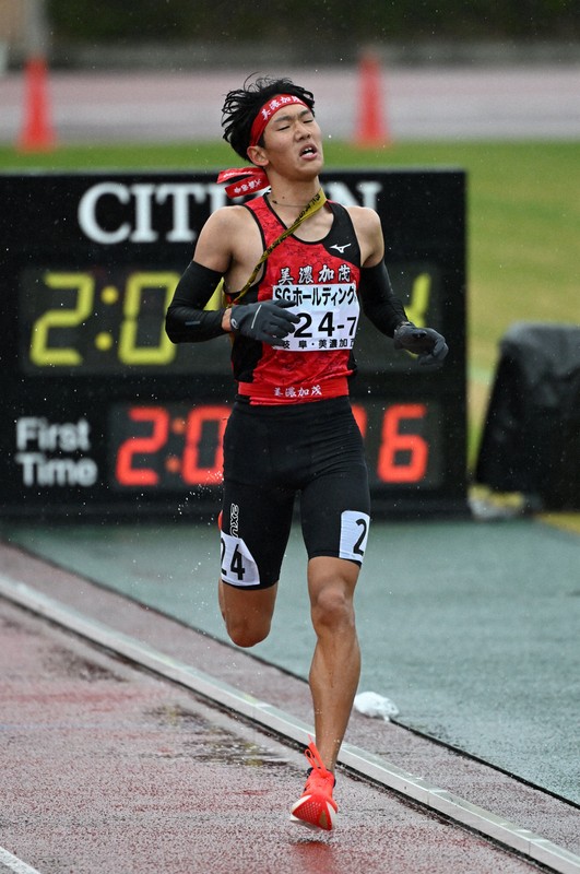 全国高校駅伝2025 男子全チームのフィニッシュ [写真特集1/57] | 毎日新聞