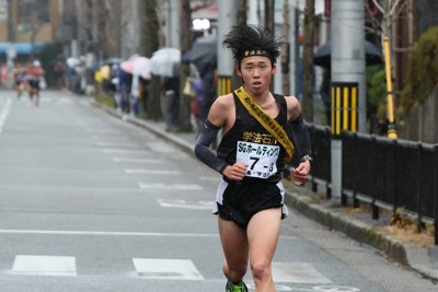 3区、力走する学法石川の栗村凌＝京都市内で2025年12月21日、長澤凜太郎撮影