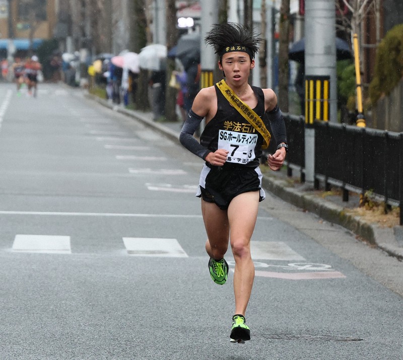 3区、力走する学法石川の栗村凌＝京都市内で2025年12月21日、長澤凜太郎撮影