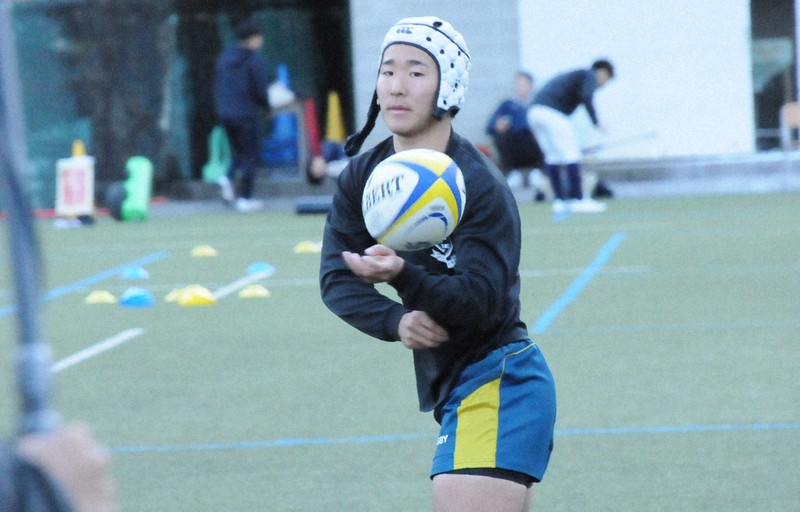 京都成章　ラグビー　短パン ウイングのかけ声でアタック 京都成章の「技術革新」 高校ラグビー