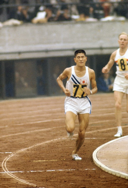東京五輪のマラソンで銅メダルを獲得した円谷幸吉さん＝1964年10月21日撮影