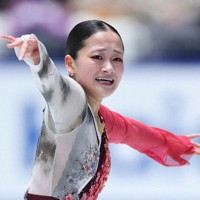 女子フリーで演技する渡辺倫果＝東京・代々木第一体育館で2025年12月21日、猪飼健史撮影