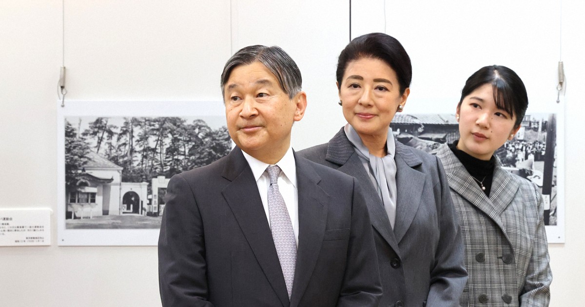 天皇ご一家 戦後80年写真展を鑑賞 [写真特集1/7] | 毎日新聞