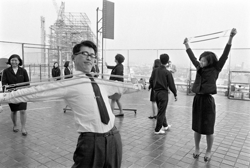 なぜ人間関係に苦しめられるのか 自由を信奉した戦後日本の盲点 | 毎日新聞