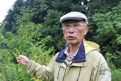 2018年にヒグマを駆除した現場で札幌高裁判決に異議を唱える池上治男さん＝2025年8月20日午後4時47分、後藤佳怜撮影