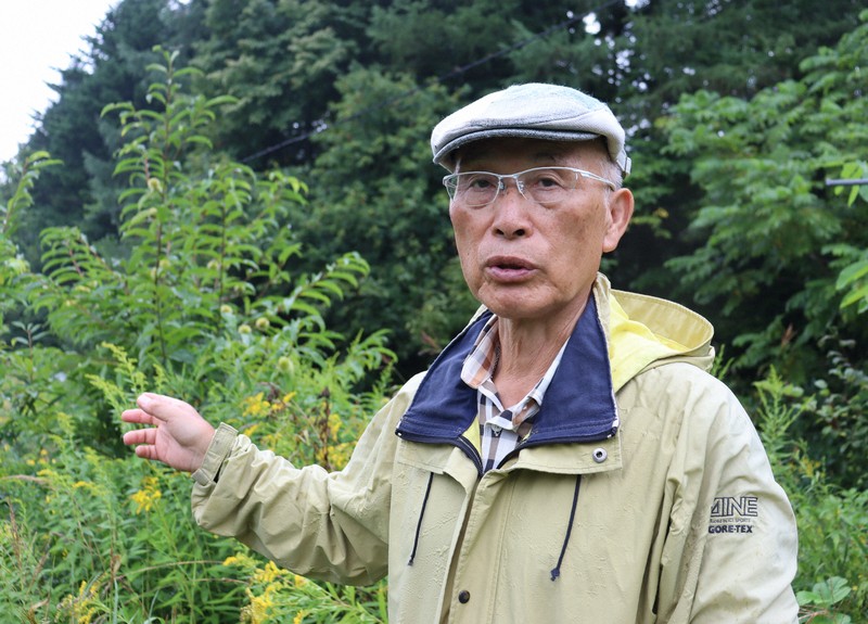 2018年にヒグマを駆除した現場で札幌高裁判決に異議を唱える池上治男さん＝2025年8月20日午後4時47分、後藤佳怜撮影