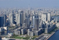 Highrise condominiums are seen clustered in a seafront area of Tokyo's Chuo Ward on Sept. 16, 2025. (Mainichi/Natsuki Nishi)