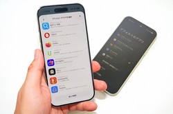 スマホ新法が施行され、アップルやグーグルはそれぞれのOSに新機能を加えるなど、対応を図った。写真左はiPhone Air、右はPixel 10＝筆者撮影