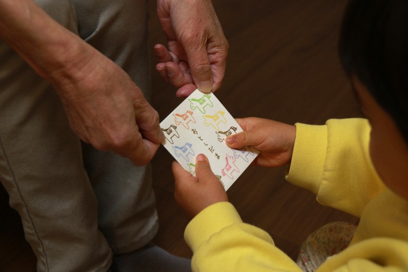 お年玉に「えっ、これだけ?」がっかりした子どもをしからないで | 毎日新聞