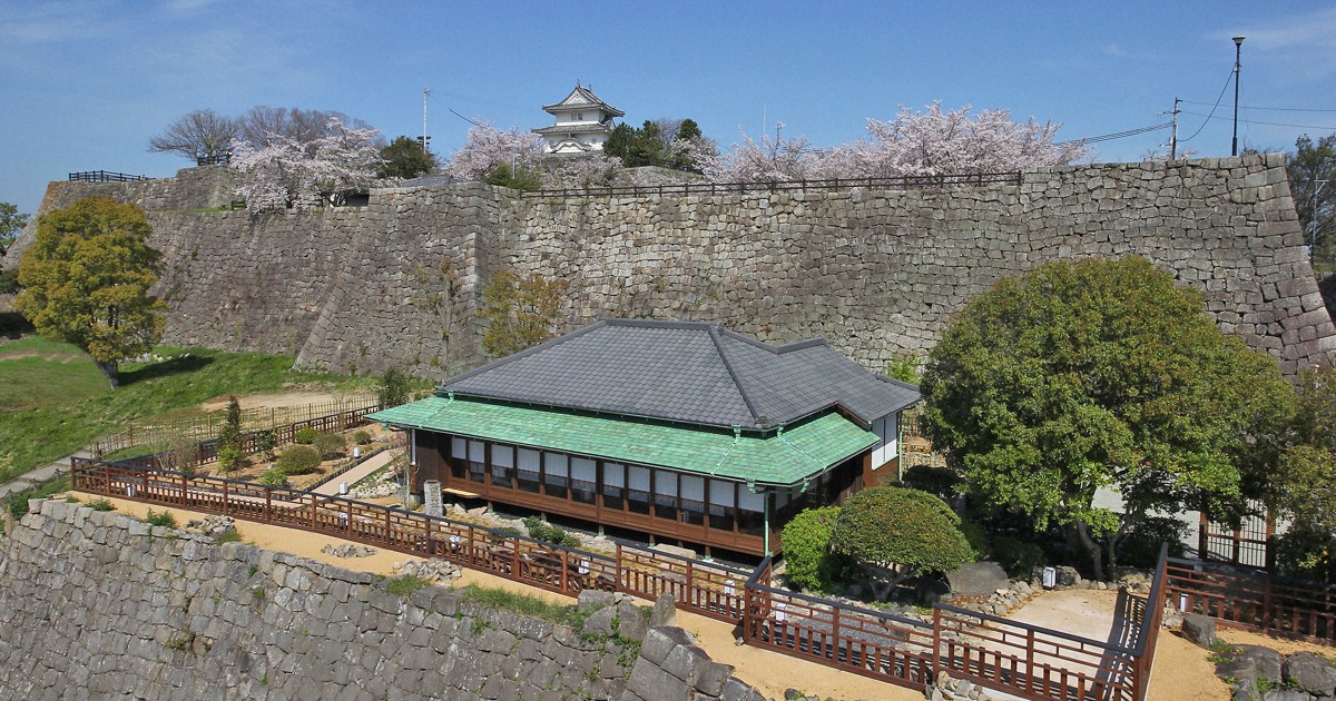 石垣の名城・丸亀城 築城400年超で石垣崩落も、「城泊」で注目 [写真