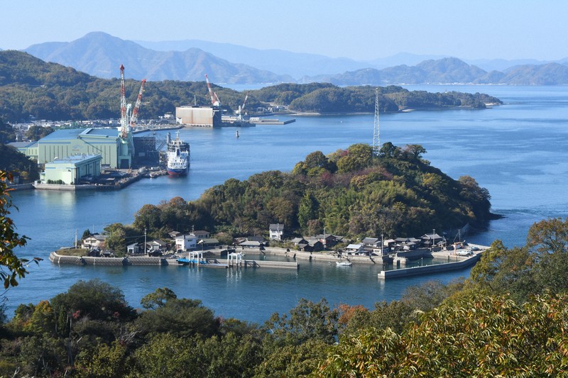 波打ち際の穴が証人 三大急潮に浮かぶ「来島城」伝える海賊の記憶