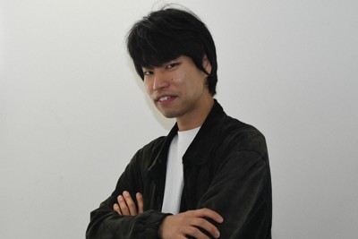 芸術への思いを語ったピアニストの務川慧悟さん＝大阪市北区で2025年11月21日、最上聡撮影