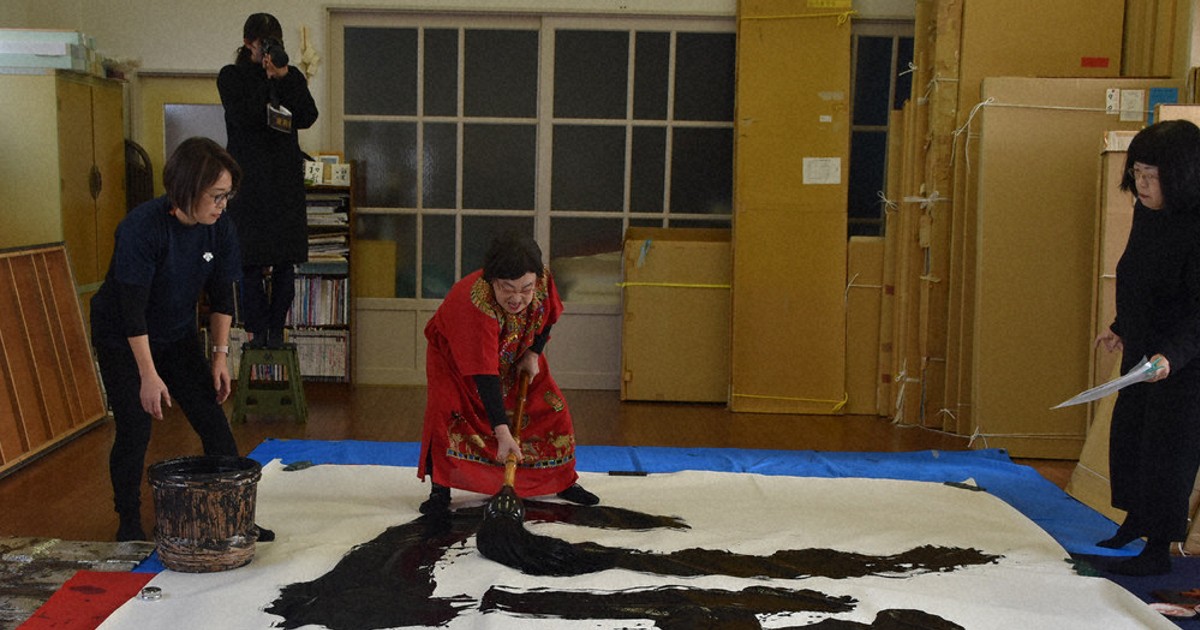 来年も良い年に 「馬」一文字大書 青森の書家 ／青森 | 毎日新聞