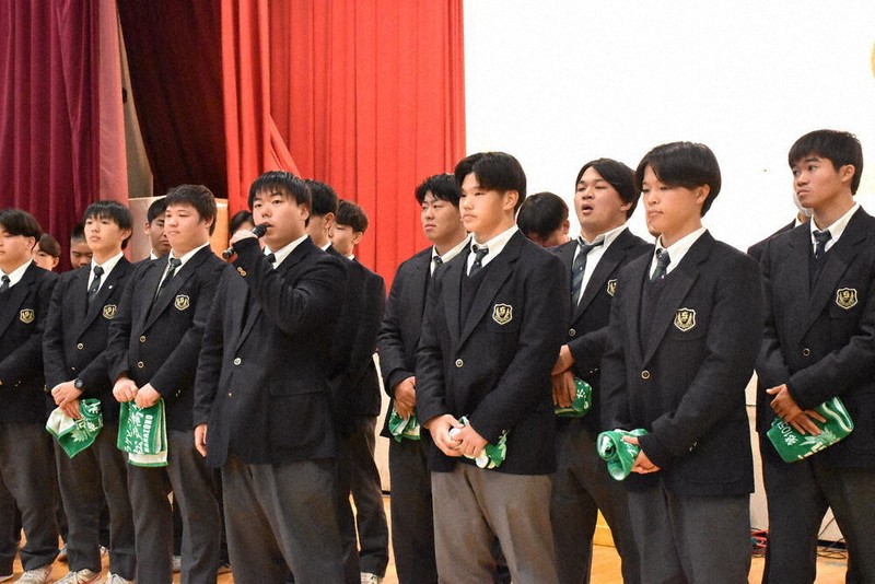 全国高校ラグビー：「全力で戦う」主将気勢 生徒ら1300人が壮行 専松28