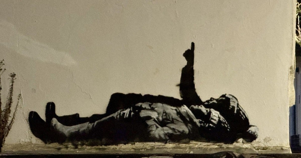 バンクシー：バンクシー、「寝転がる子」新作 ホームレス問題意図か