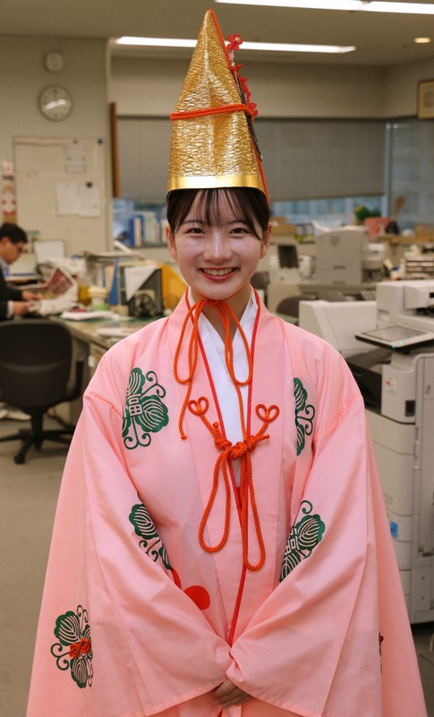天満天神えびす祭りPR 大阪天満宮の招福娘が毎日新聞大阪本社を訪問