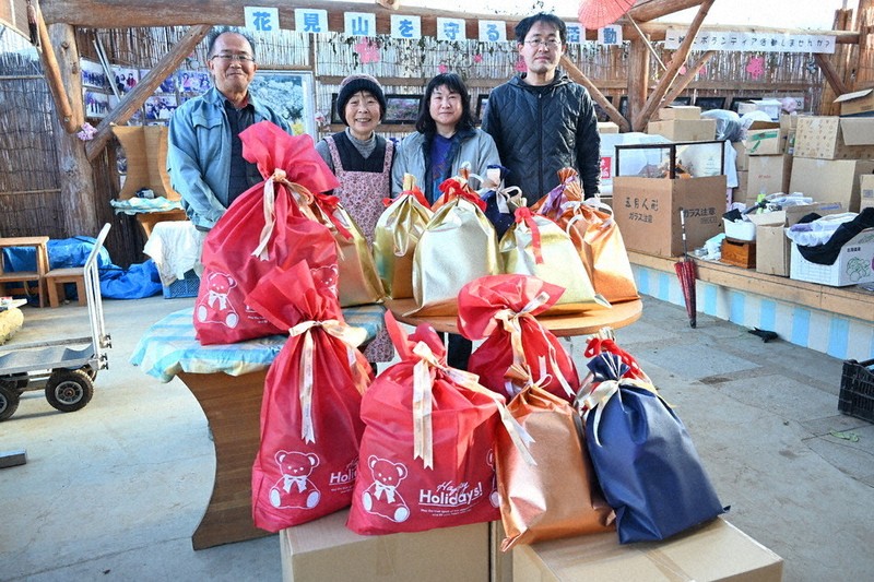 東日本大震災：今年も遺児にプレゼント 震災支援物資 全国から 福島の