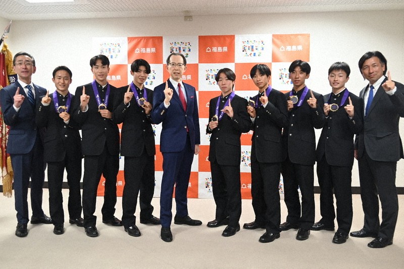 全国高校駅伝：優勝は「仲間のおかげ」 学法石川、知事に報告 27日