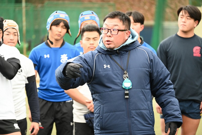 京都成章高校　ラグビー　ベンチコート 今年負けなら終わり」高校ラグビー名門の京都成章、若手監督の奮起