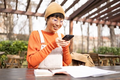 26歲語言奇才掌握15種語言 靠獨特學習法擁480萬粉絲