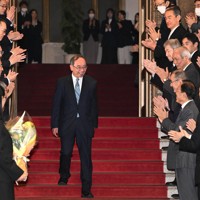 宮内庁長官の離着任会見 新長官は黒田武一郎氏 [写真特集1/8] | 毎日新聞